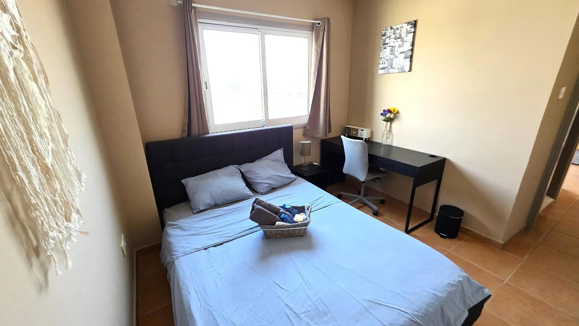 Charming 2Br Classic Flat With Fast Wi-Fi Larnaca 0*,  Kıbrıs