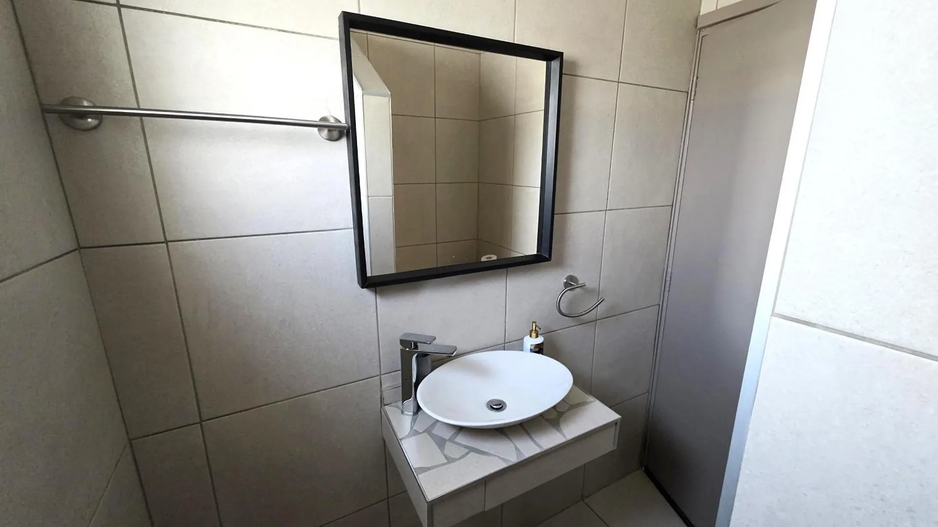 Daire Charming 2Br Classic Flat With Fast Wi-Fi Larnaca