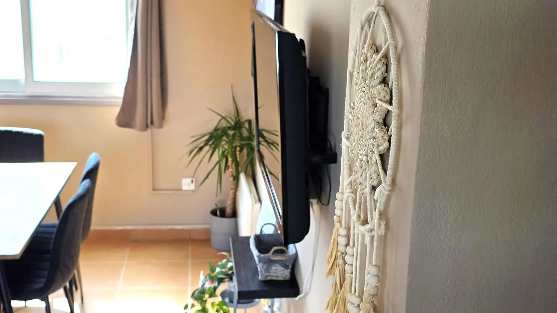 Charming 2Br Classic Flat With Fast Wi-Fi Larnaca Kıbrıs
