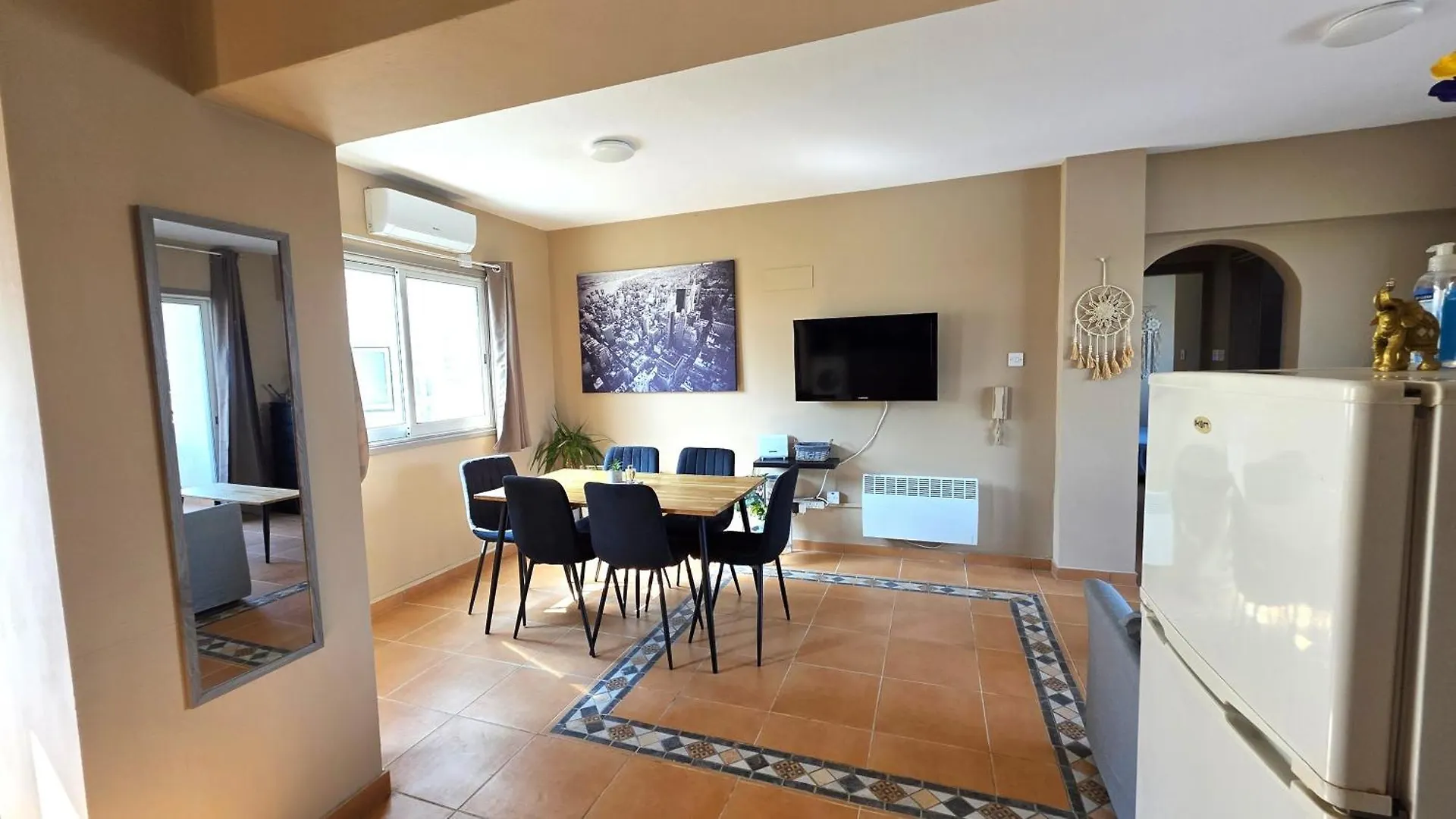 Charming 2Br Classic Flat With Fast Wi-Fi Larnaca Daire